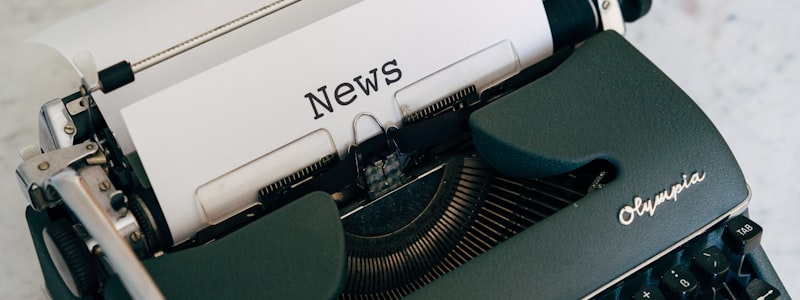 体育新闻编辑室工作场景与最新资讯发布